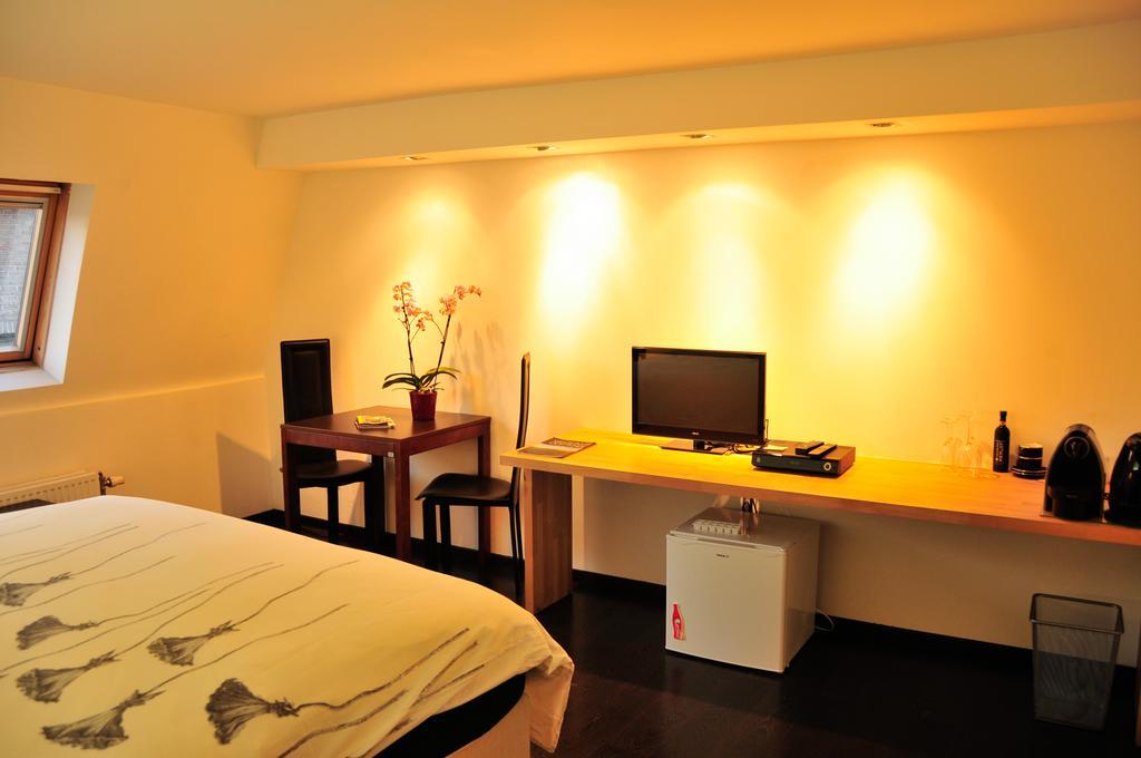 Logies Zen Aan Zee Bed & Breakfast Oostende Phòng bức ảnh